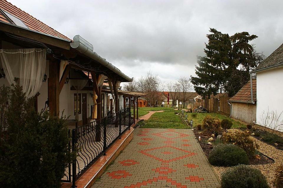 Kisgeresd Vendeghaz Hotel Geresdlak ภายนอก รูปภาพ